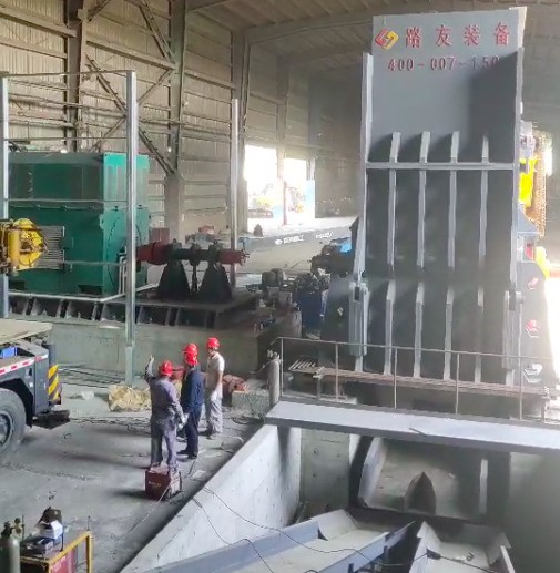 張家港傳來喜報，6000馬力破碎機安裝完畢。這個大家伙可不能小看它，每小時出料可高達150噸。